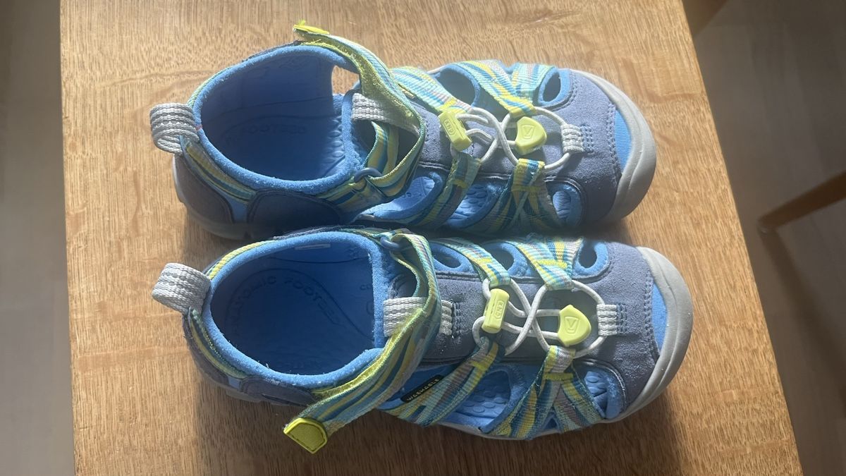 Schuhe für Jungen: Keen Sandalen Gr. 32/33 waschbar – Gebraucht aus Forch von Streezz