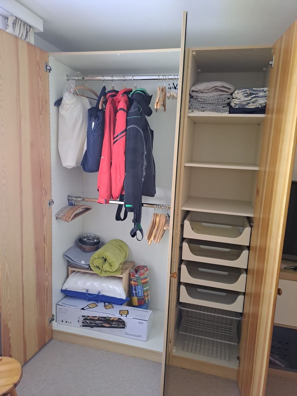 Schränke: Kleiderschrank – Gebraucht aus Arosa von Silvereal 1