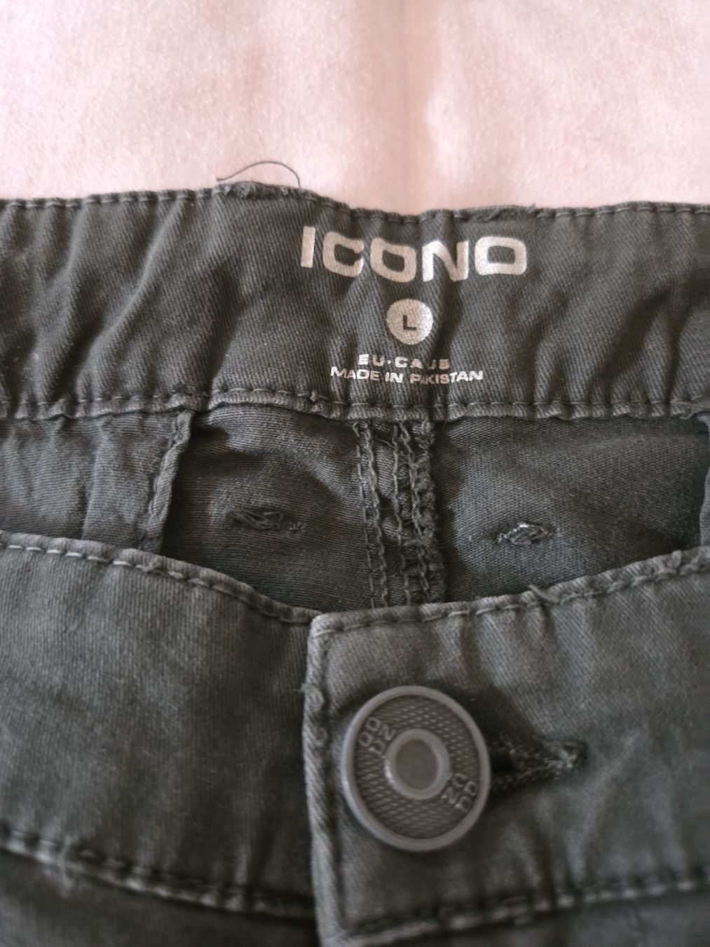 Pantaloni: ICONO Cargo Hose dunkelgrau Grösse L/42 – Usato da ZERNEZ venduto da joaofonseca 3