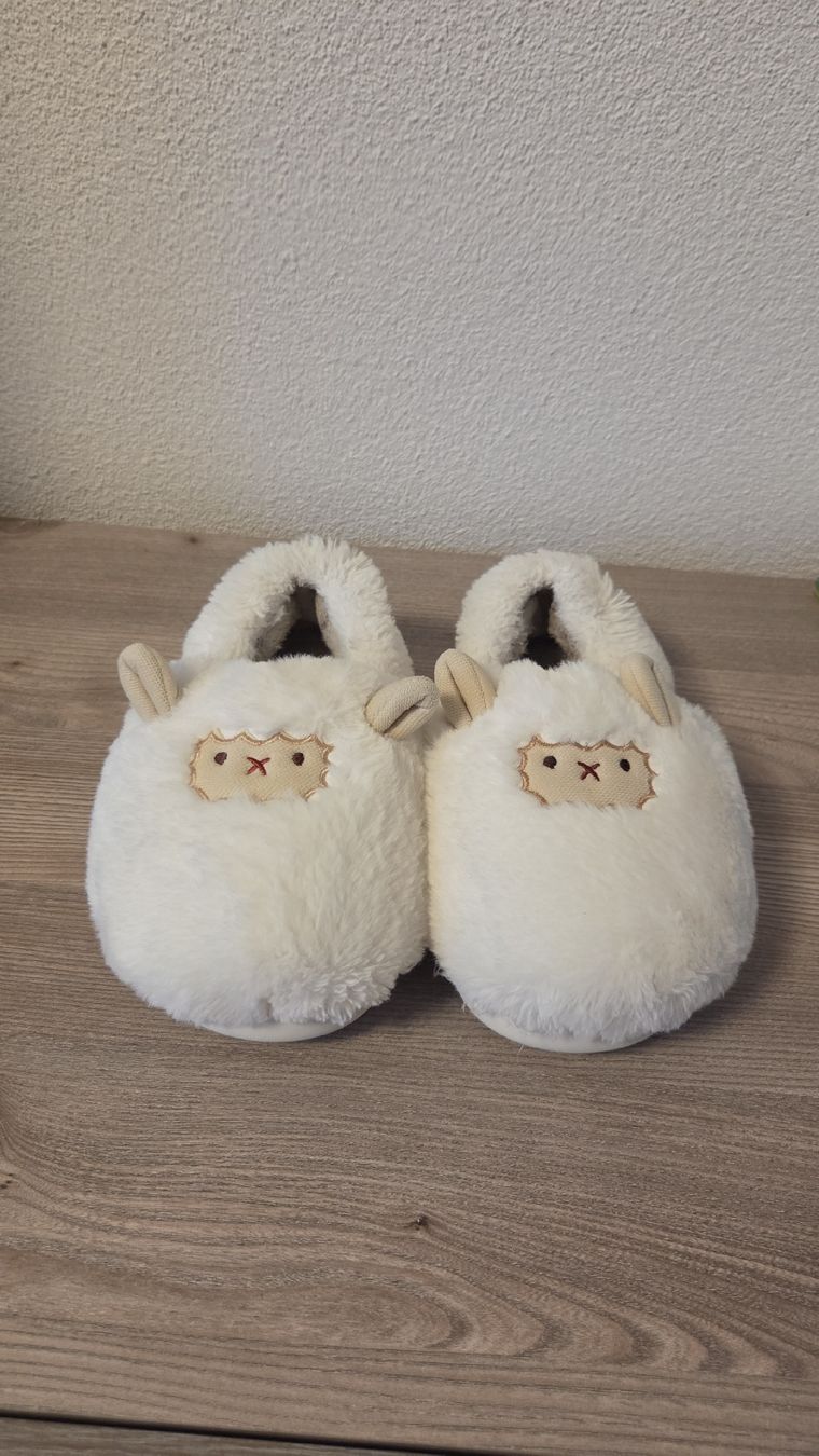 Scarpe da uomo: Kinder Hausschuhe 38-39 – Usato da Zug venduto da opo_cy5d