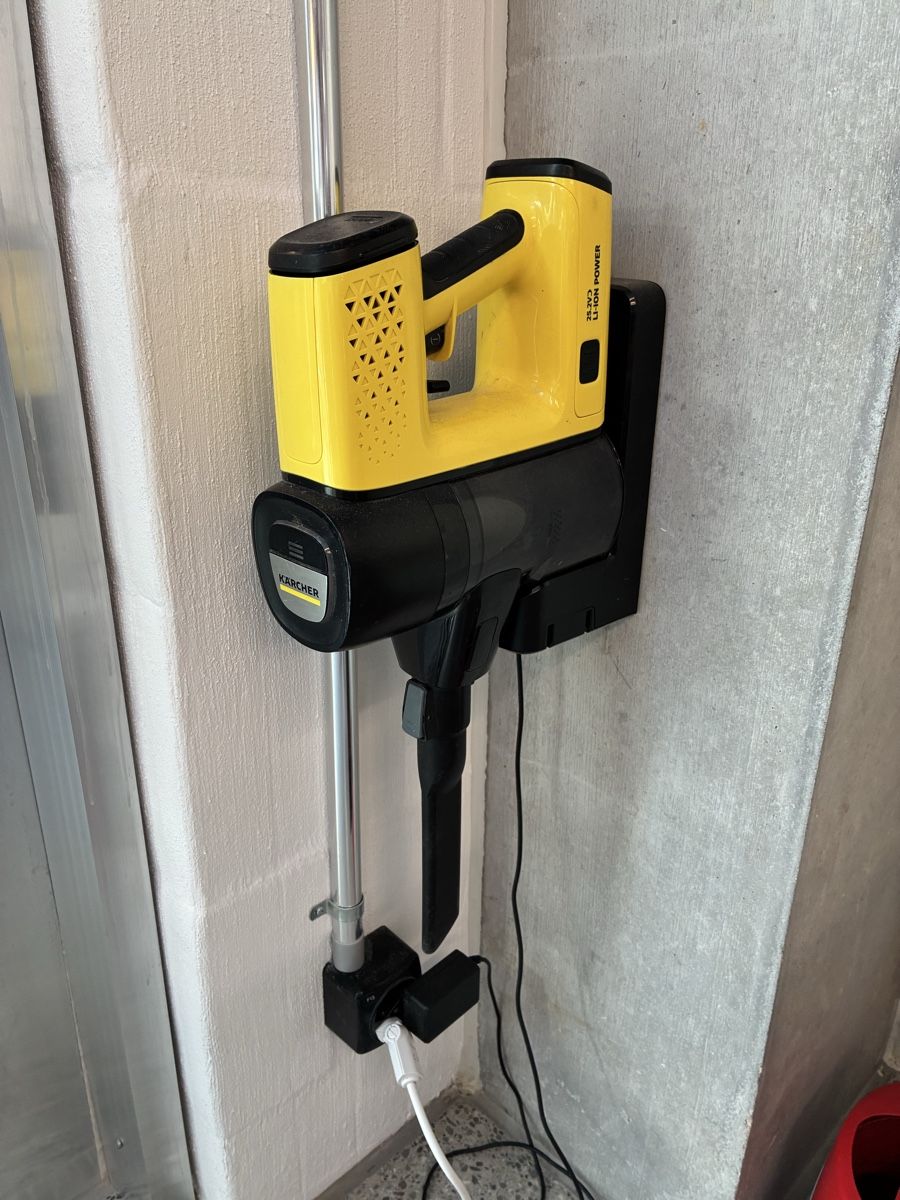 Kärcher Aspirapolveri & Accessori: Handstaubsauger kärcher – Usato da Zürich venduto da adig