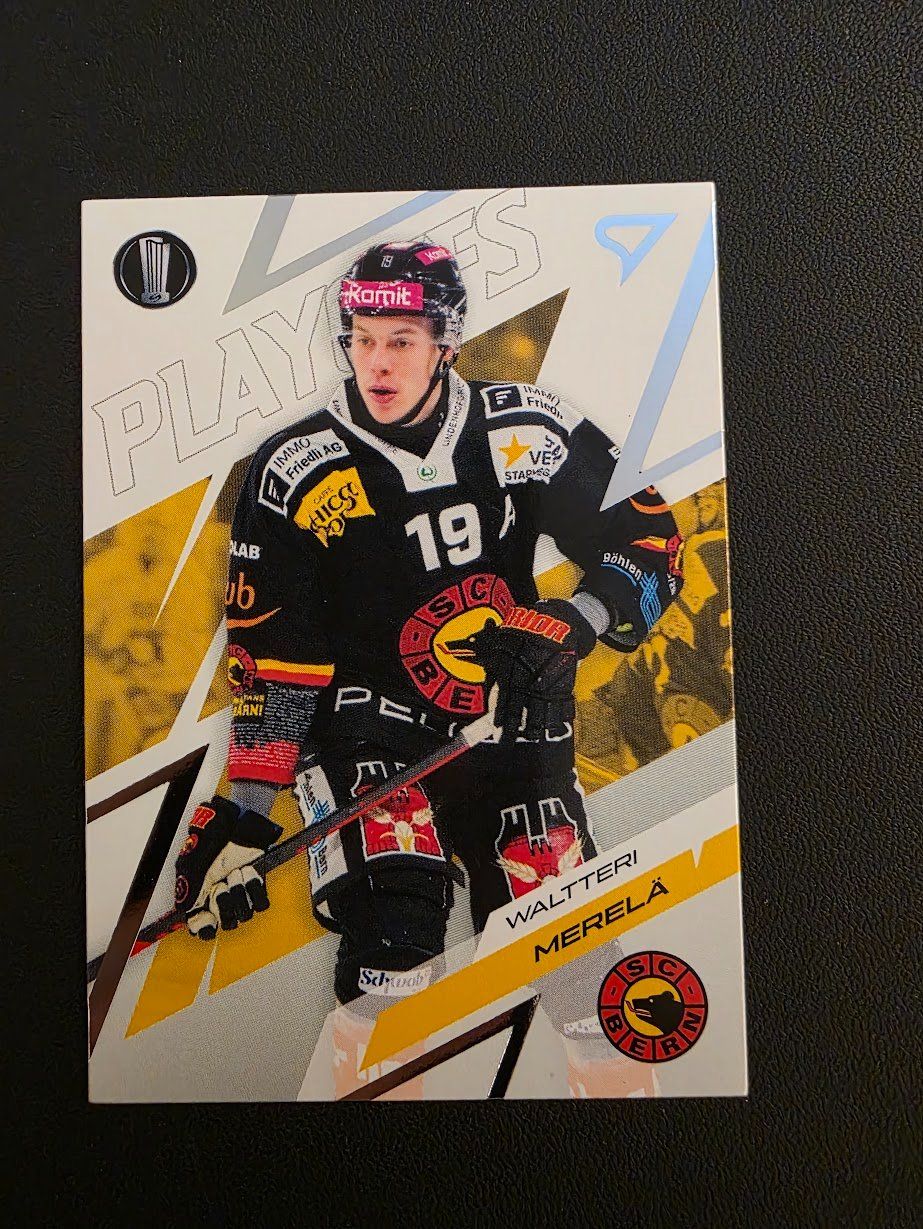 Sportzoo Carte collezionabili: 2025/26 SCB Bern Waltteri Merelä Playoffs – Usato da Bauma venduto da Yotanke