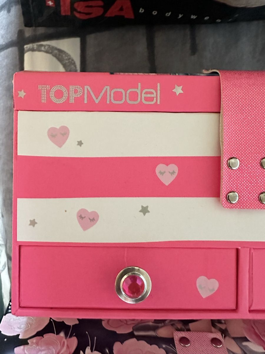 Casse di trasporto: TopModel Schatzkiste mit Zahlencode, neuwertig, Pink – Usato da Diessbach b. Büren venduto da kat_6mzs 3