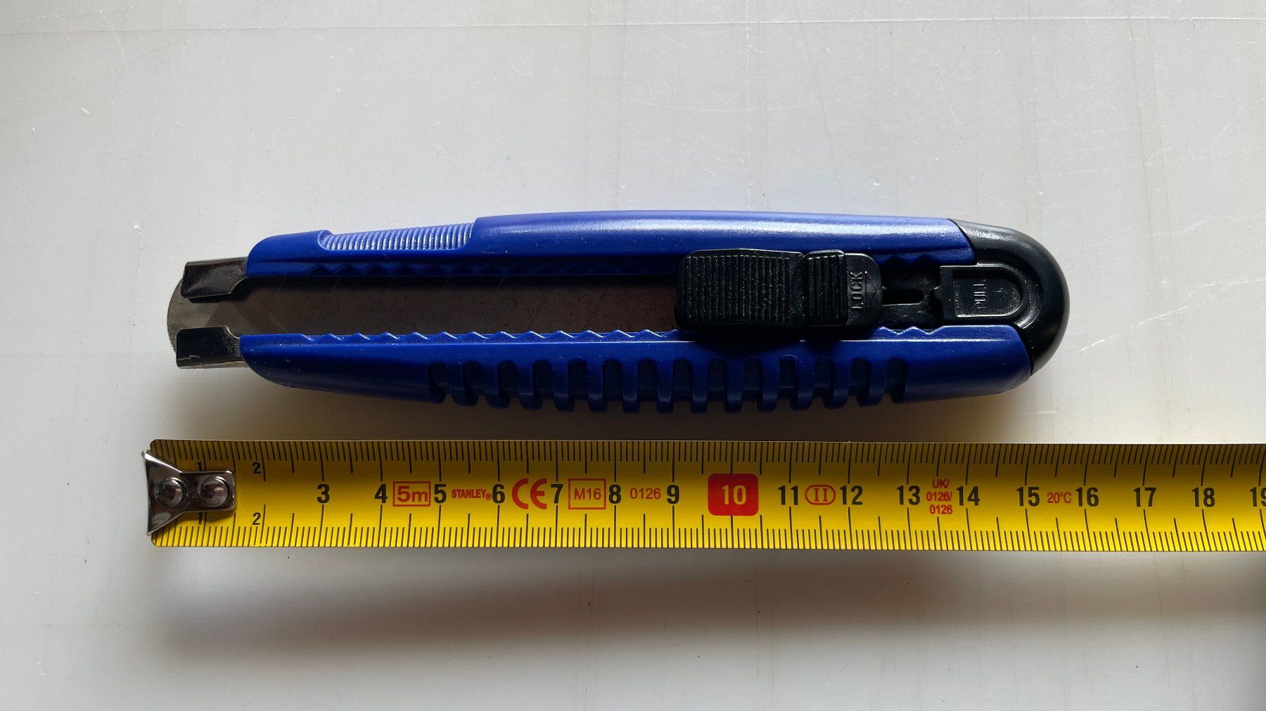 Accessori: Neues, blaues Teppichmesser - Vielseitig einsetzbar! – Usato da Glattfelden venduto da cybermaxx 3