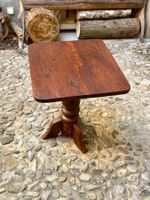 Tavolino in legno scuro quadrato usato in buono stato