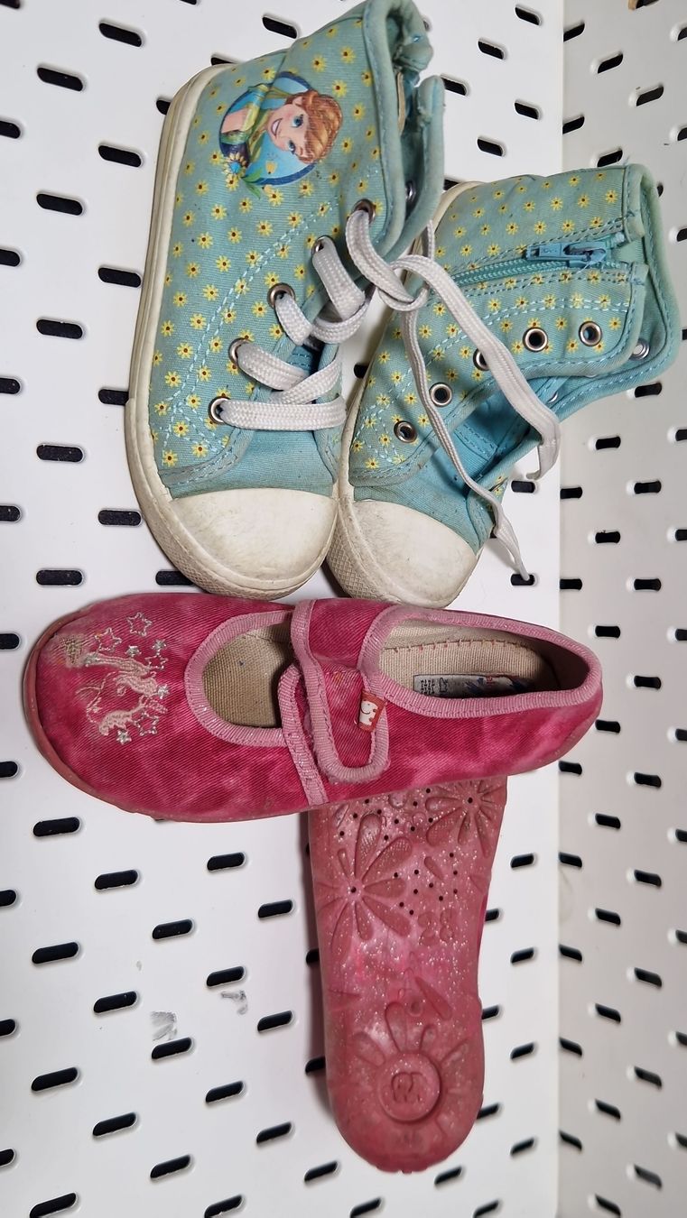 Chaussures filles: Kinder Schuhe Paket, Grösse 25-26 – D'occasion à Gwatt (Thun) par Letzte-Chance-III