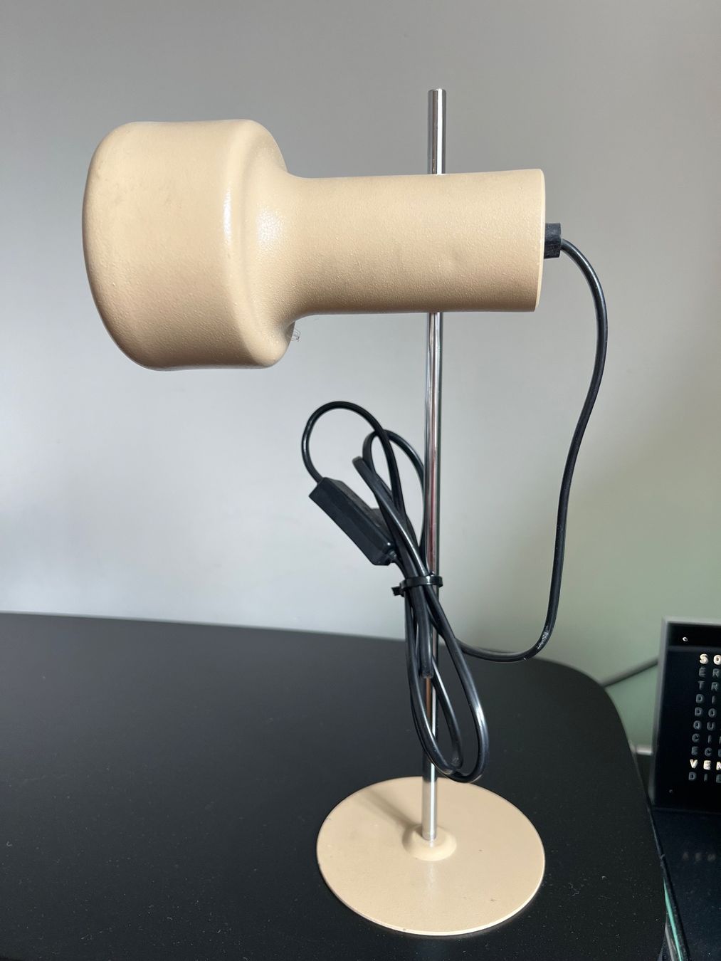 Lampade: Tischlampe Spot Beige – Usato da Jona venduto da Sariksa 3
