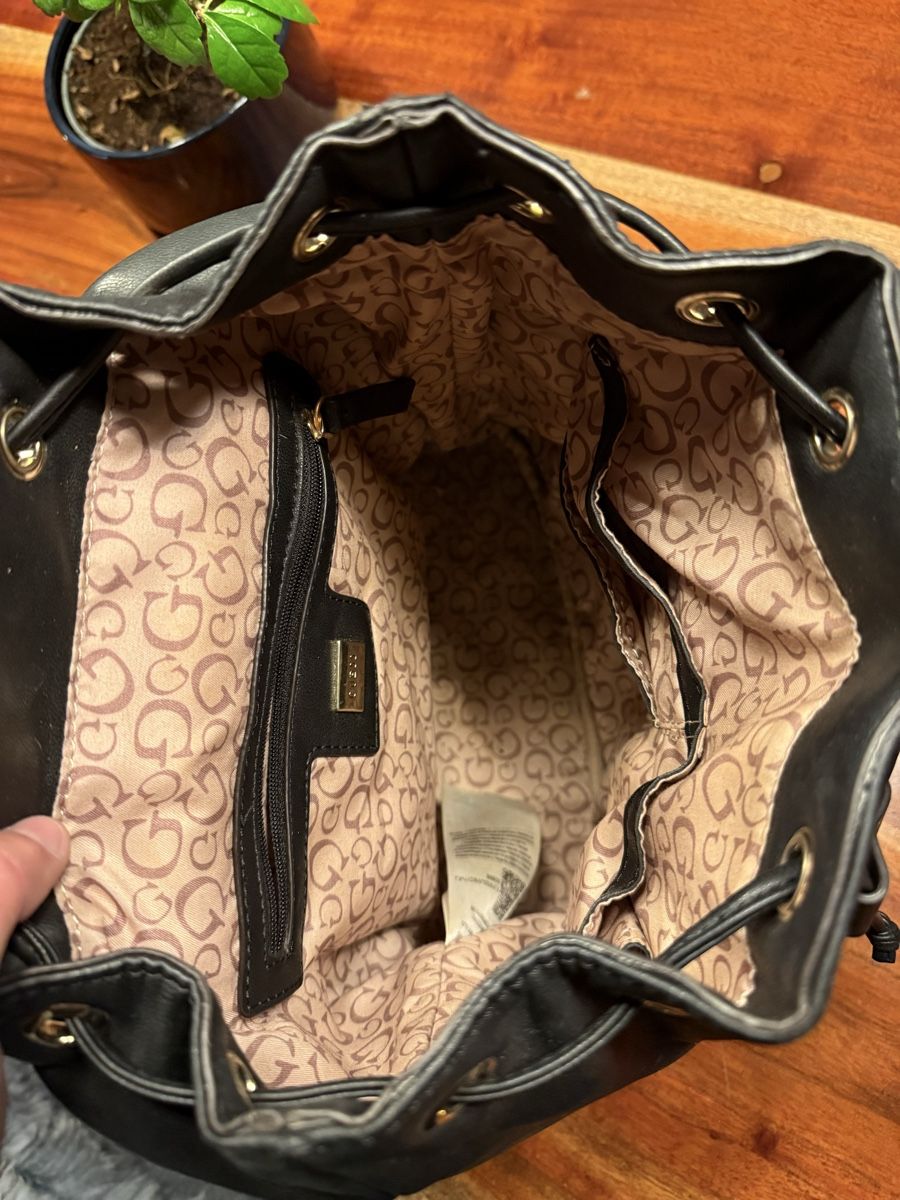 Guess Rucksäcke: Guess Rucksack – Gebraucht aus Niederbipp von Tiffany1771 4