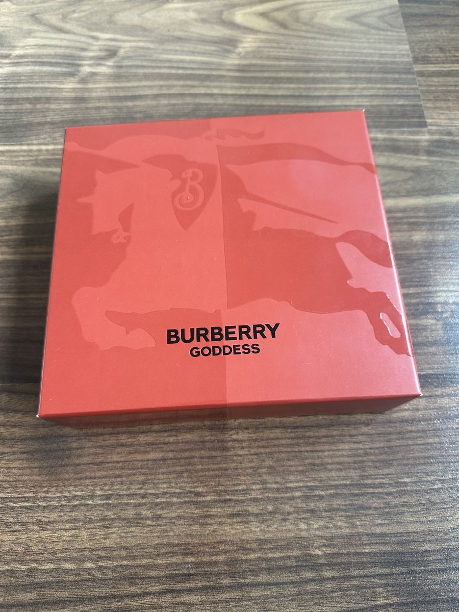 Burberry Profumi & Eau de Toilette: Burberry Goddess Parfum Geschenkset – Nuovo (secondo la descrizione) da Winterthur venduto da pompowerpuff 2