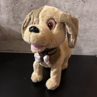 peluche interactive du chien Bobby, fabriquée par Giochi Pre