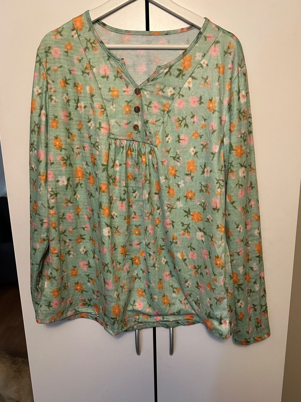 Camicette: Frühlings-Blusentop mit Blumenmuster, Gr. XL – Usato da Schaan venduto da Hermine2018