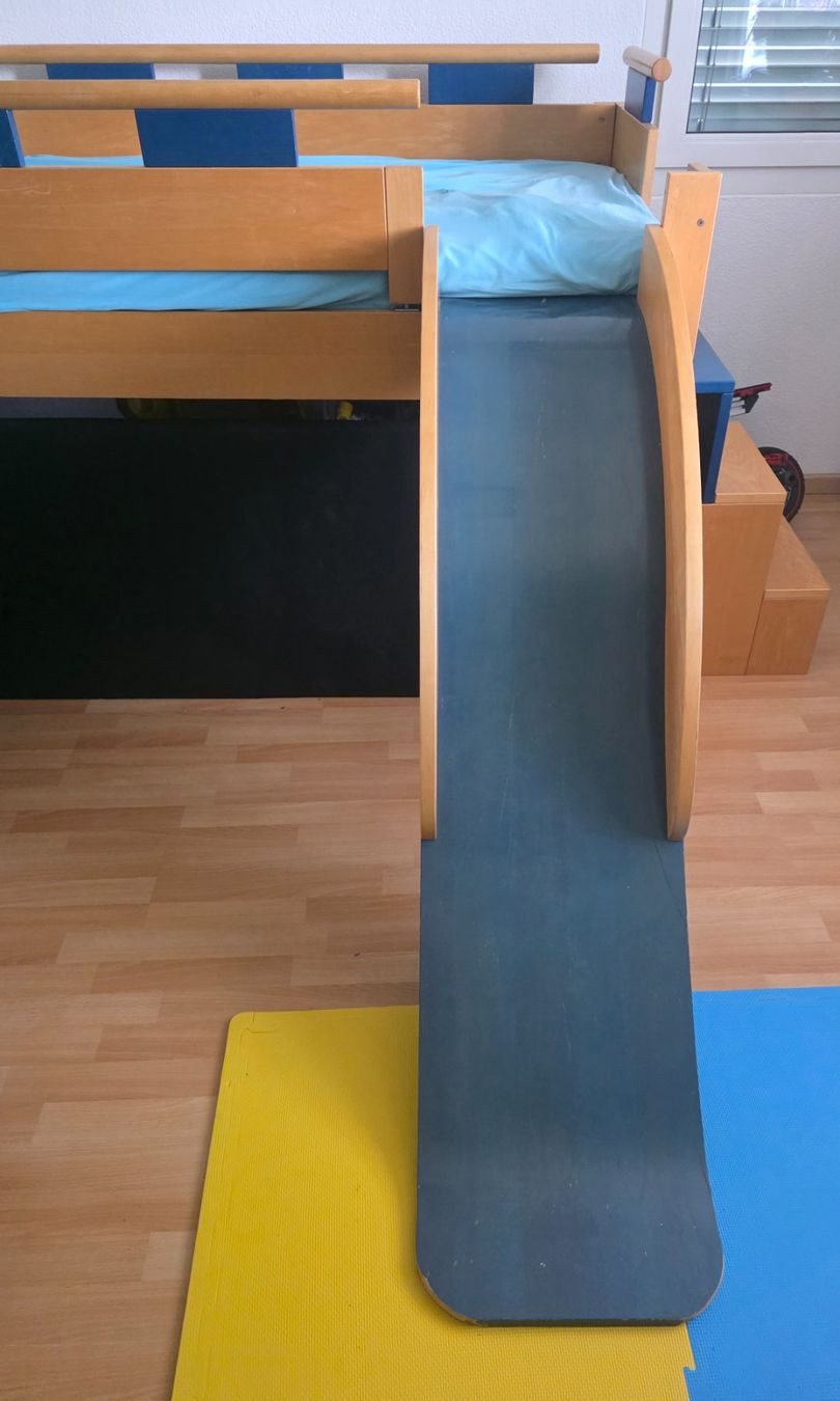 Betten: Hochbett mit Rutsche – Gebraucht aus Reichenburg von Mischna