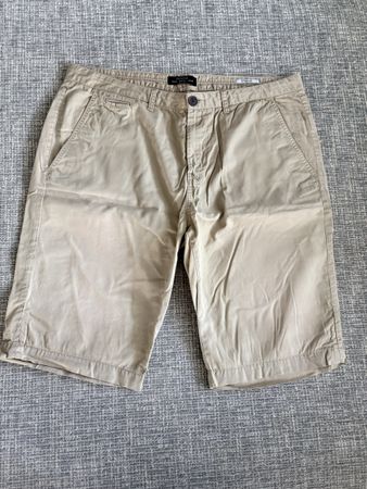 Bershka Herren Shorts beige Straight Fit Grösse EUR 44 