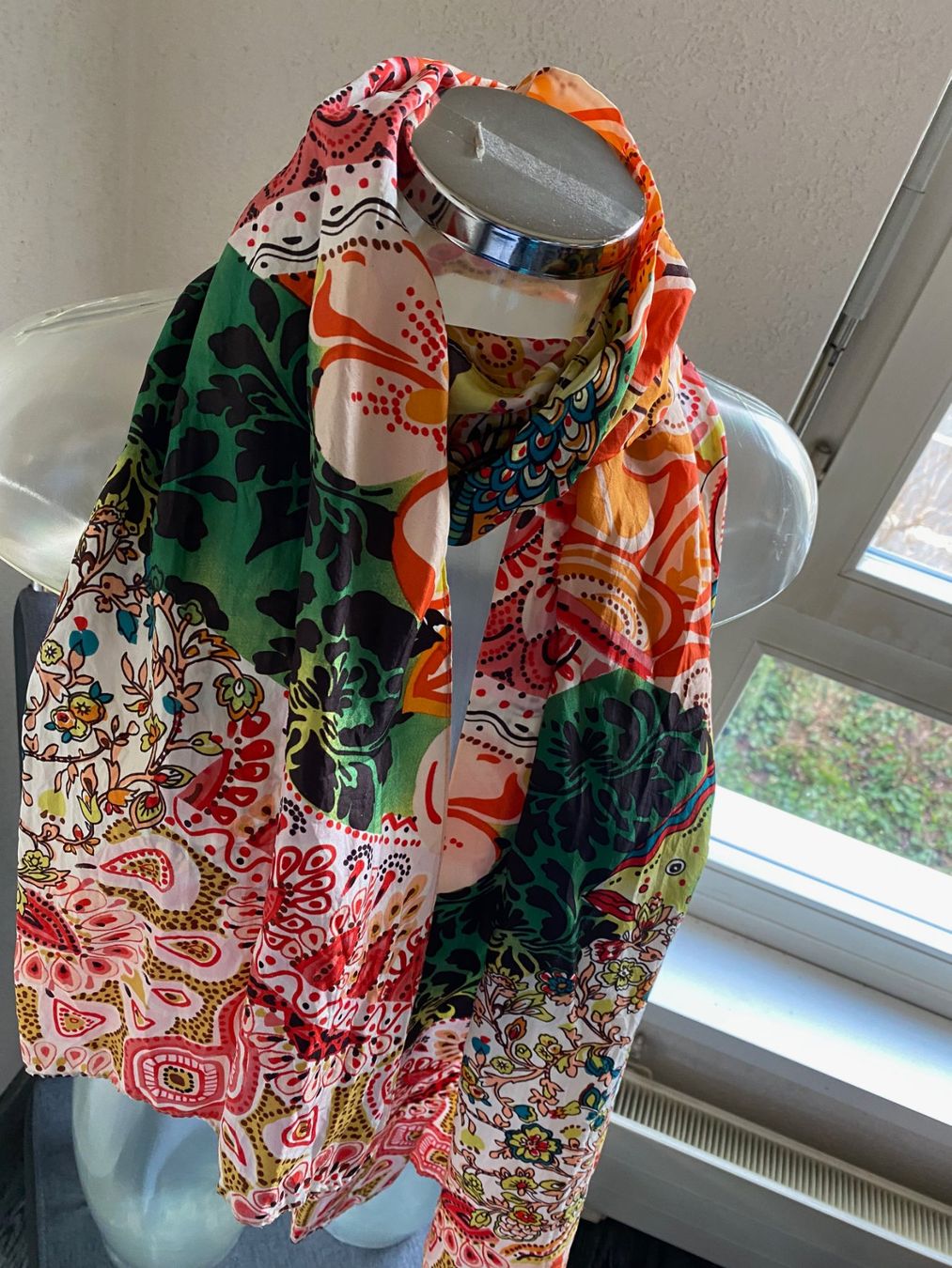 Foulard & Sciarpe: leichter Schal  bunt ca 175 x 51cm – Usato da Allenwinden venduto da Obalu 1