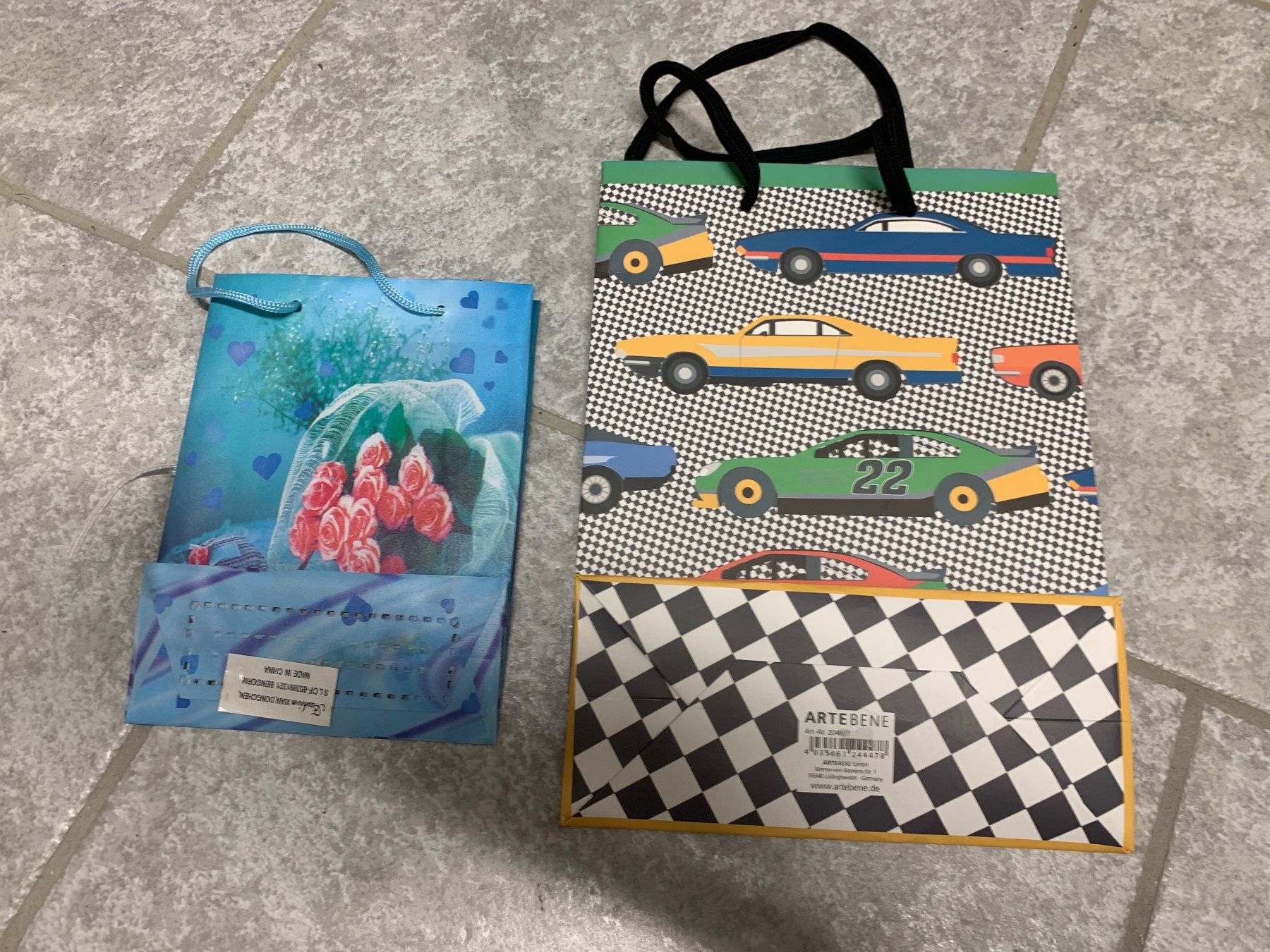 Taschen: Tüten, Sack Geschenktasche – Gebraucht aus Oberweningen von Jogi2