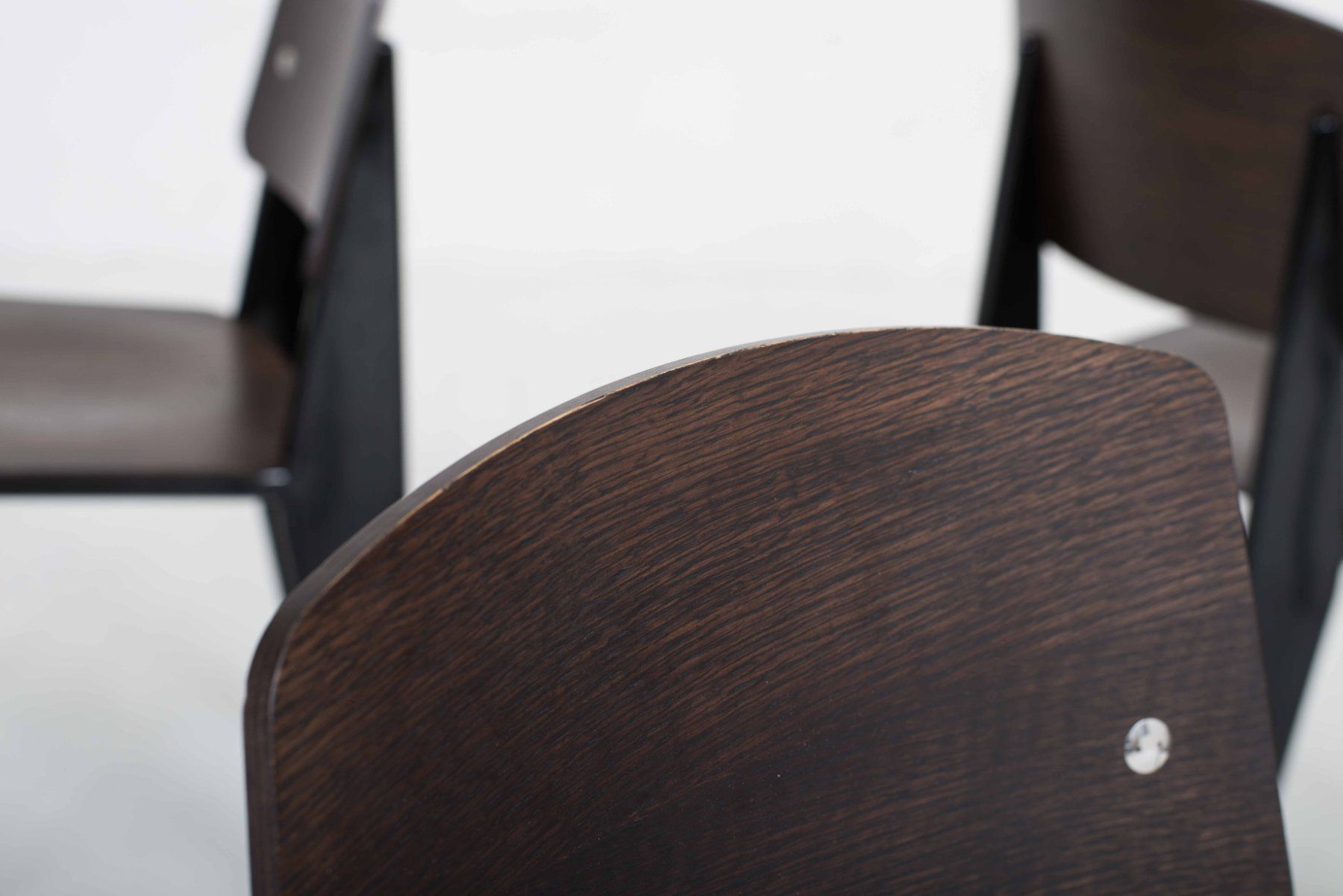 Vitra Sedie: Vitra Standard Stuhl von Jean Prouvé, dunkle Eiche & Schwarz – Usato da Zürich venduto da STUZH38 5