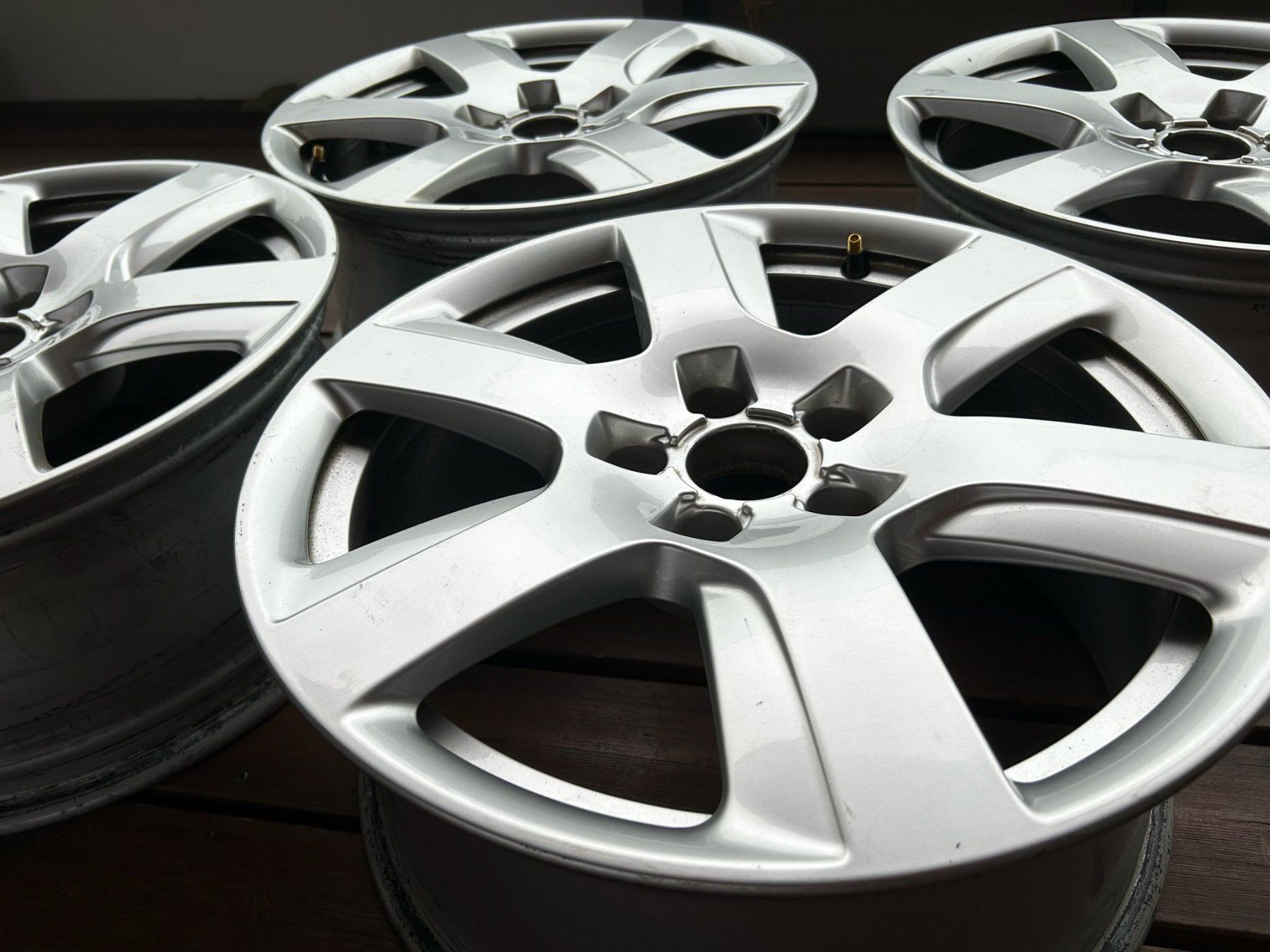 Audi Cerchioni: 4x Original Audi Alufelgen 17" – Usato da Schwyz venduto da Alexpapa 2