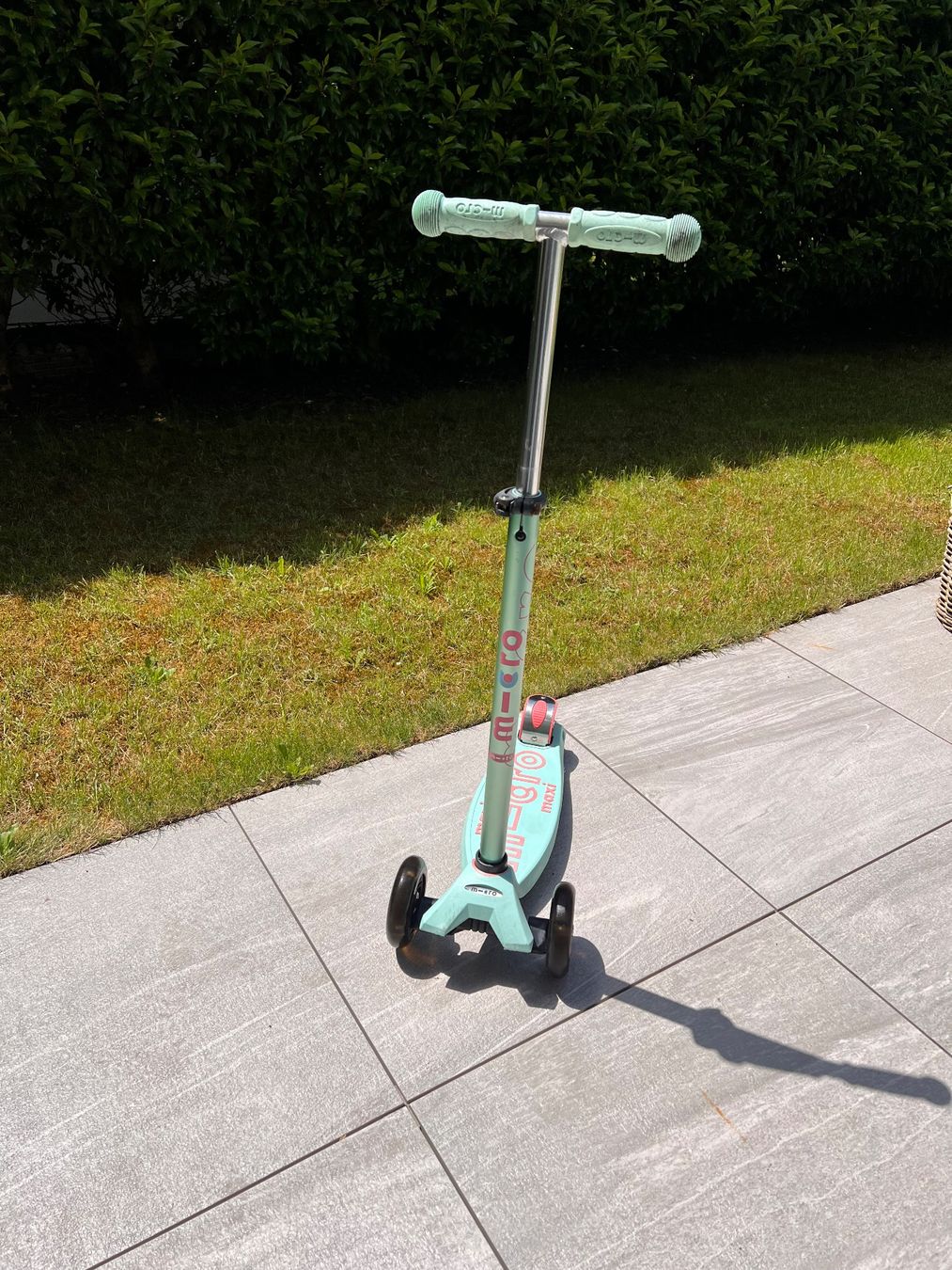 Micro Kickboard: Micro Scooter - maxi - türkis - Leuchträder – Usato da Ebertswil venduto da Arula7