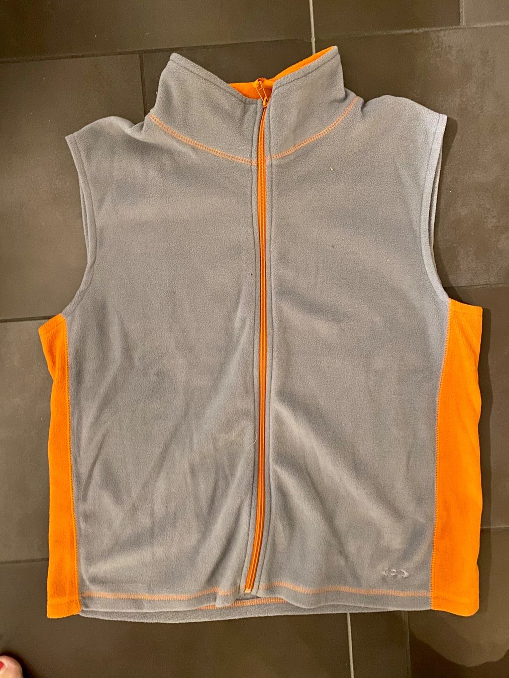 Sonstige Jungenkleidung: Bequemes Gilet Grösse 176 – Gebraucht aus Fehraltorf von Marlene4