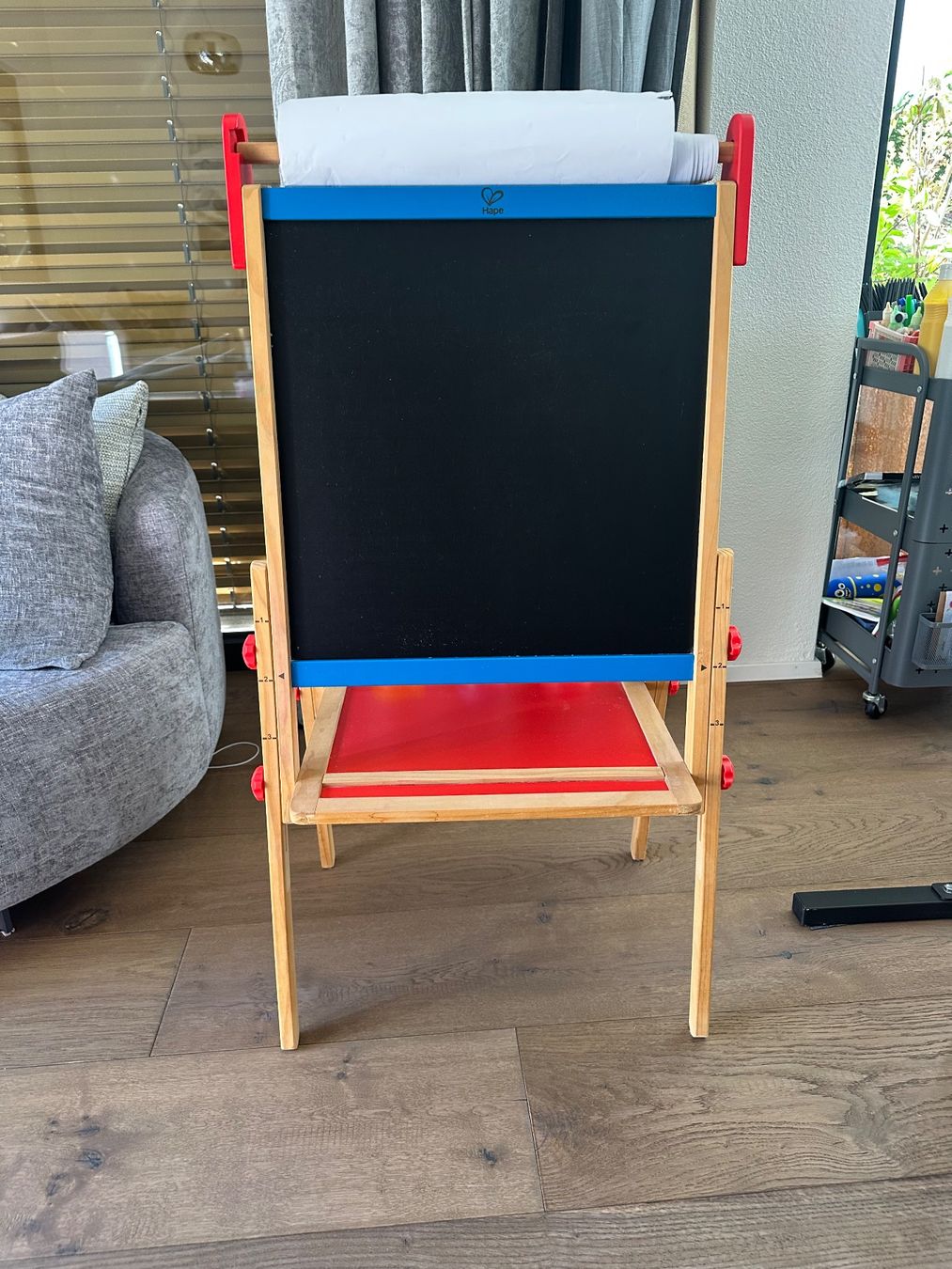 Hape Spielzeuge: Hape Kinder Wandtafel – Gebraucht aus Bergdietikon von patrickroder