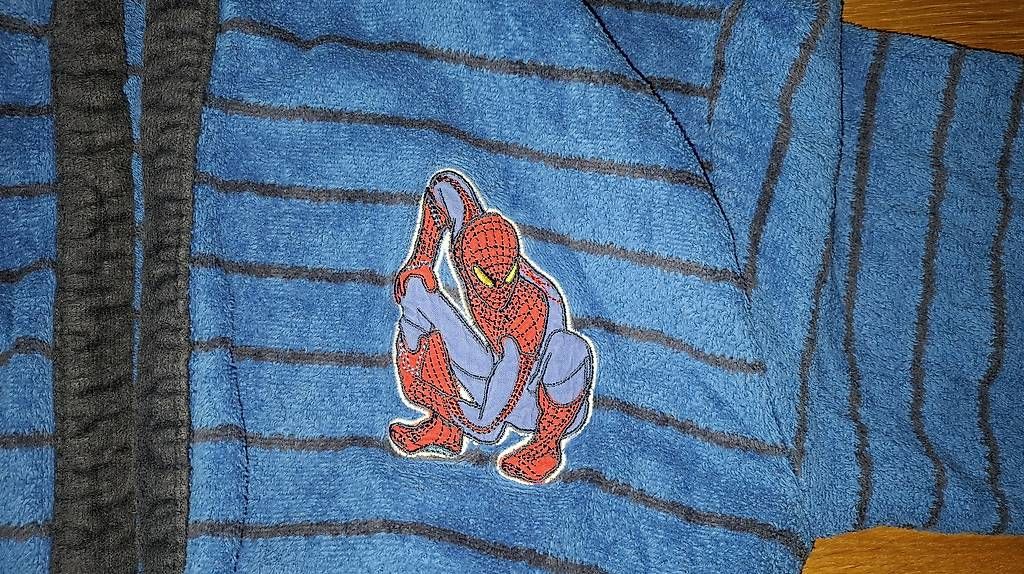 Bademäntel: Bademamtel Spiderman, Gr 134/140 – Gebraucht aus Wetzikon ZH von raegenmoli 3