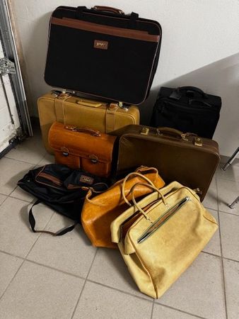 Diverse Koffern und Taschen
