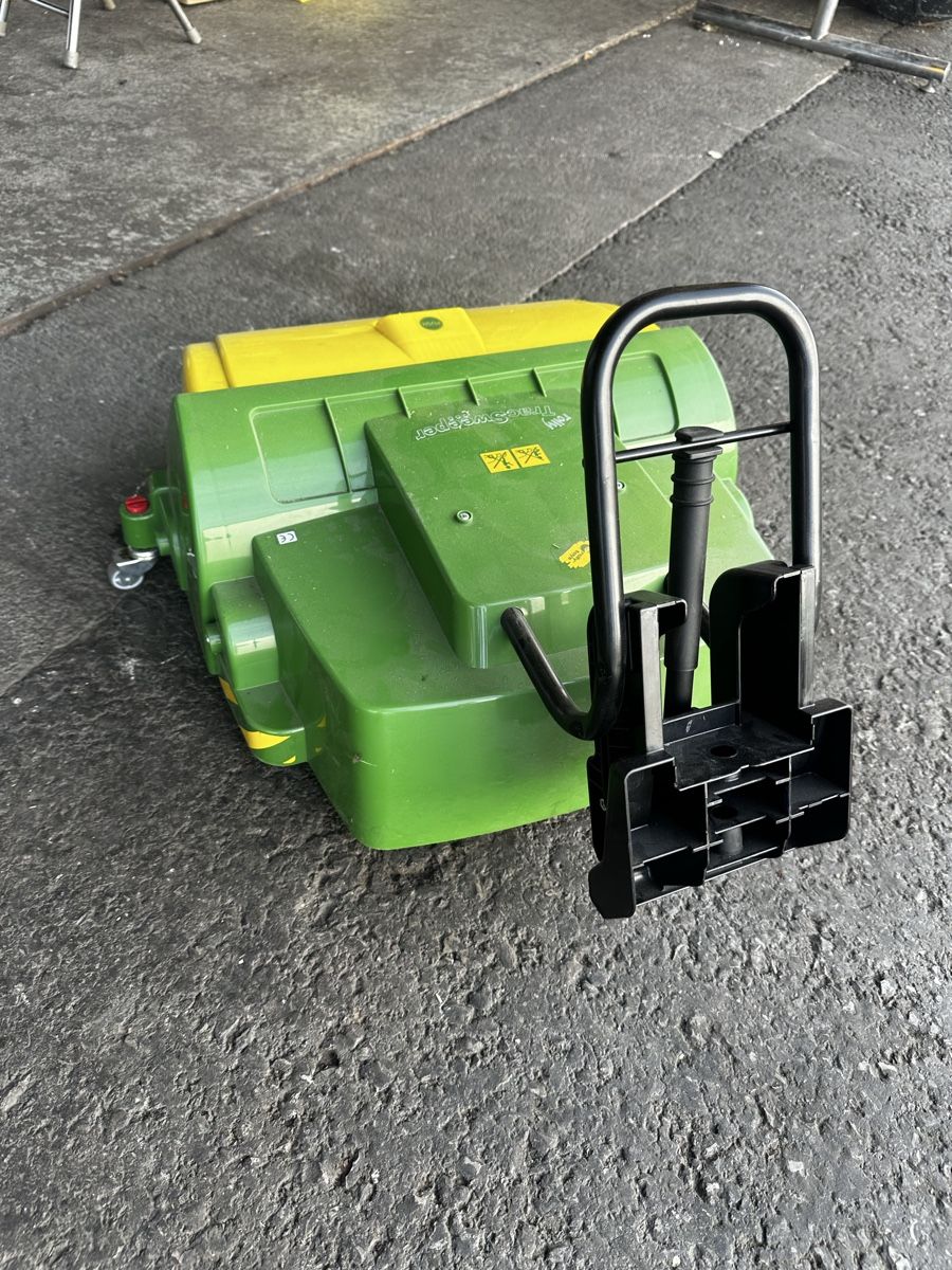 John Deere Véhicules pour enfants: John Deere Putzmaschine – D'occasion à Steinach par sch_b5qr 1