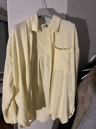 Gelbe Übergangsjacke
