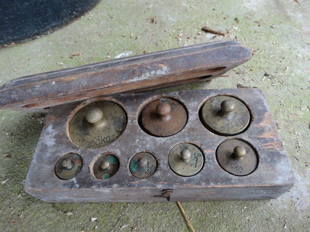 Waagen und Gewichte: antikes Set Gewichtssteine Messing? in Holzbox Gewichte – Gebraucht aus Grossaffoltern von Bessy202 8