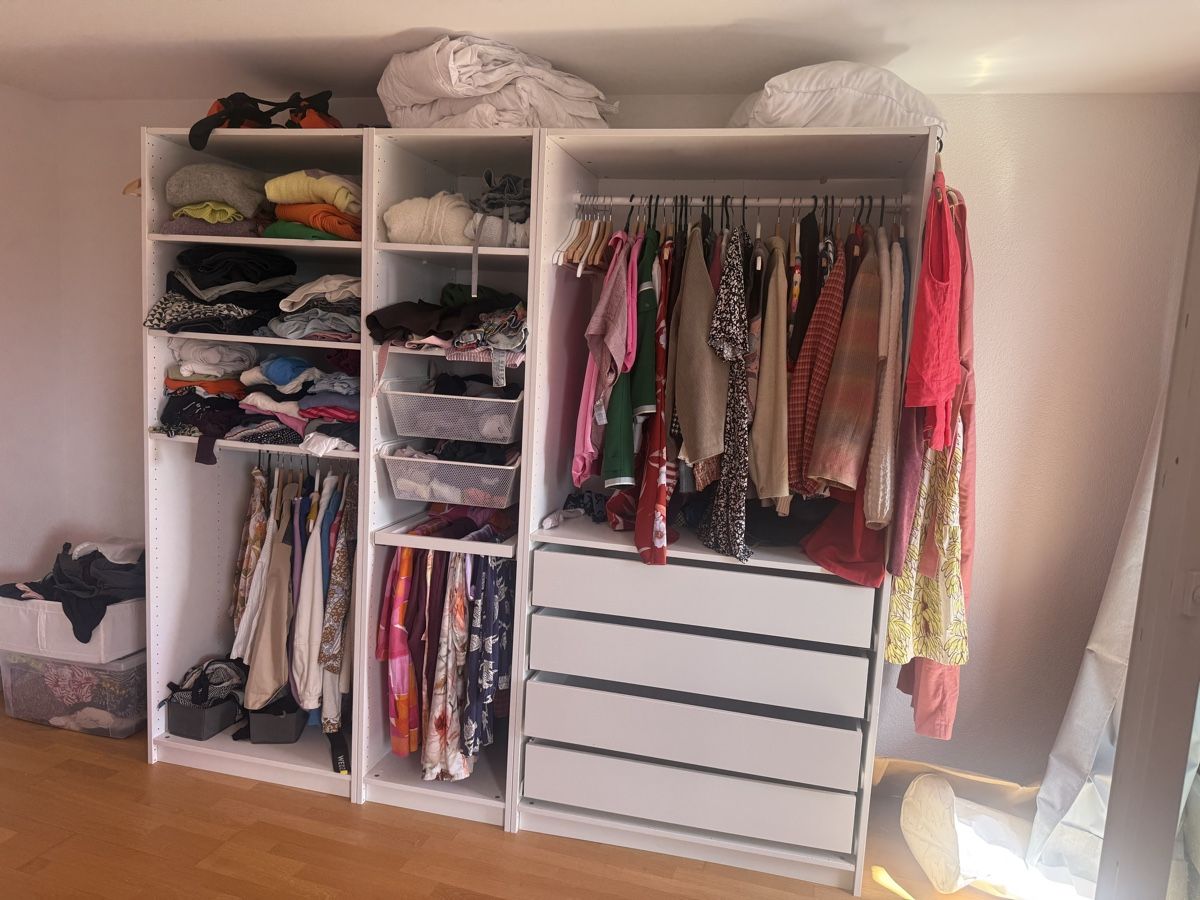 Ikea Porte manteau: IKEA PAX Kleiderschrank mit KOMPLEMENT Ausstattung  – D'occasion à Bern par eva_5trl