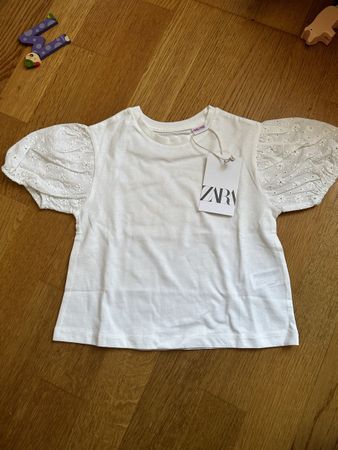 Zara: Neues T-shirt mit Rüschenärmeln in Grösse 98