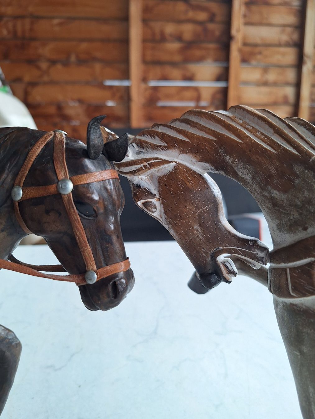 Statuette: DEKORATION 2 PFERDE TIERFIGUREN – Usato da Huttwil venduto da Kunterbuntli