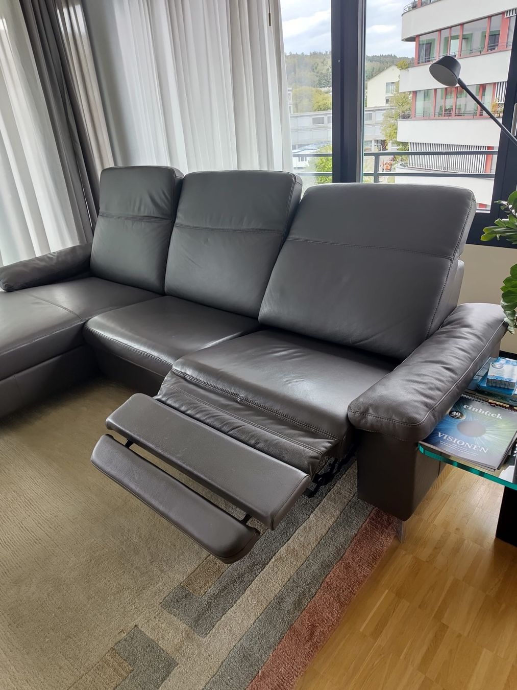 Sofas: Ledersofa dunkelbraun mit Relaxfunktion – Gebraucht aus Thalwil von Win29 2