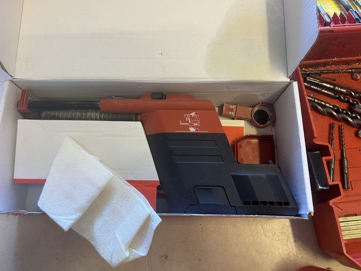 Hilti Bohrmaschinen: Hilti TE5 mit Staubsauger Aufsatz  – Gebraucht aus Neerach von fuz_8d7l 6
