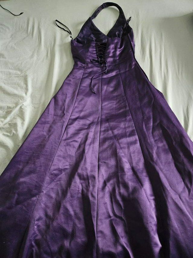 Kleider: Elegantes Lila  Abendkleid – Gebraucht aus Hinwil von reg_sp8s 2