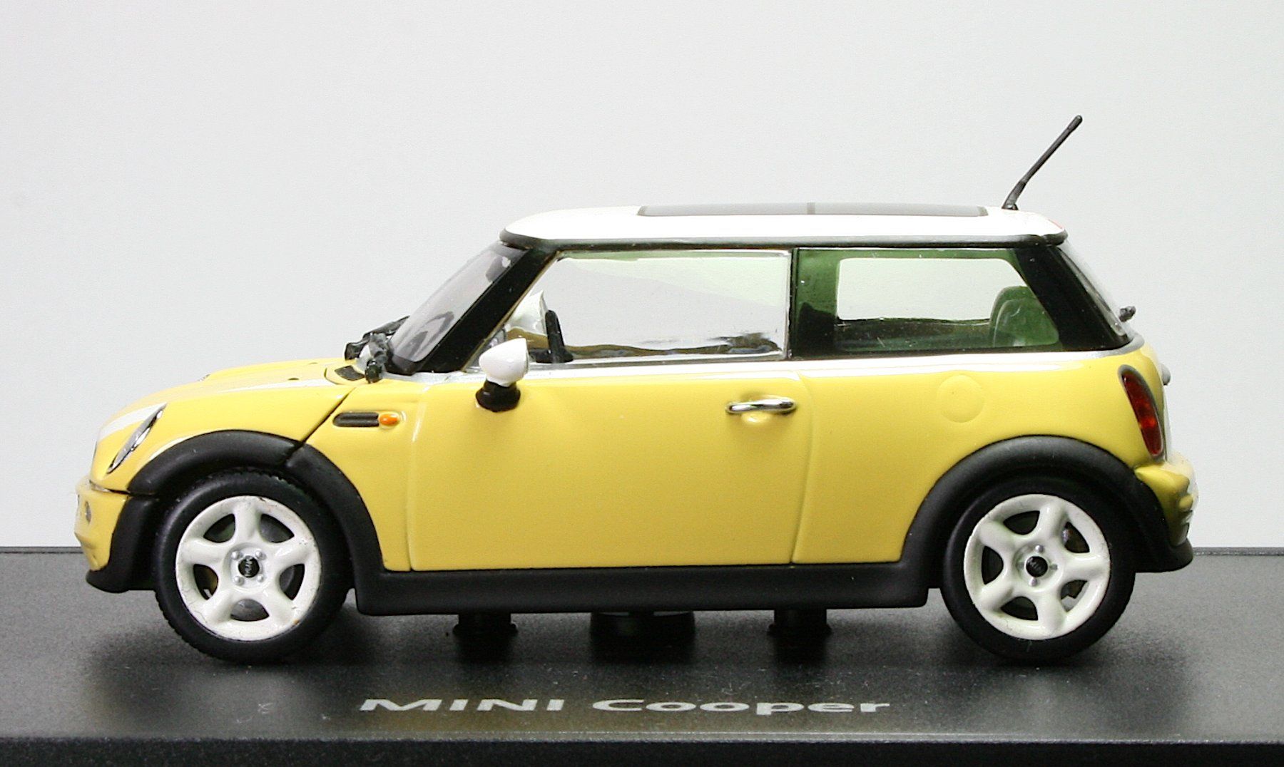 Minichamps Modellini d'auto: Minichamps Mini Cooper 2000 – Nuovo (secondo la descrizione) da Elsau venduto da Peekay8 7