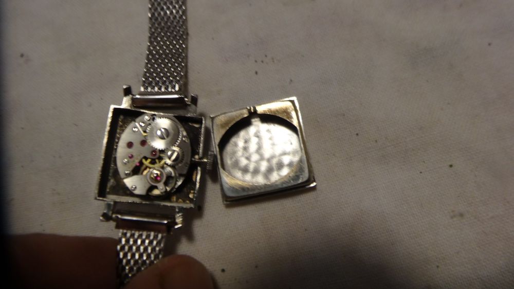 Eiger Montres: EIGER  SEHR KLEINE DAMEN UHR .HANDAUFZEUG.LAUFT – D'occasion à zürich par ahmad01 4