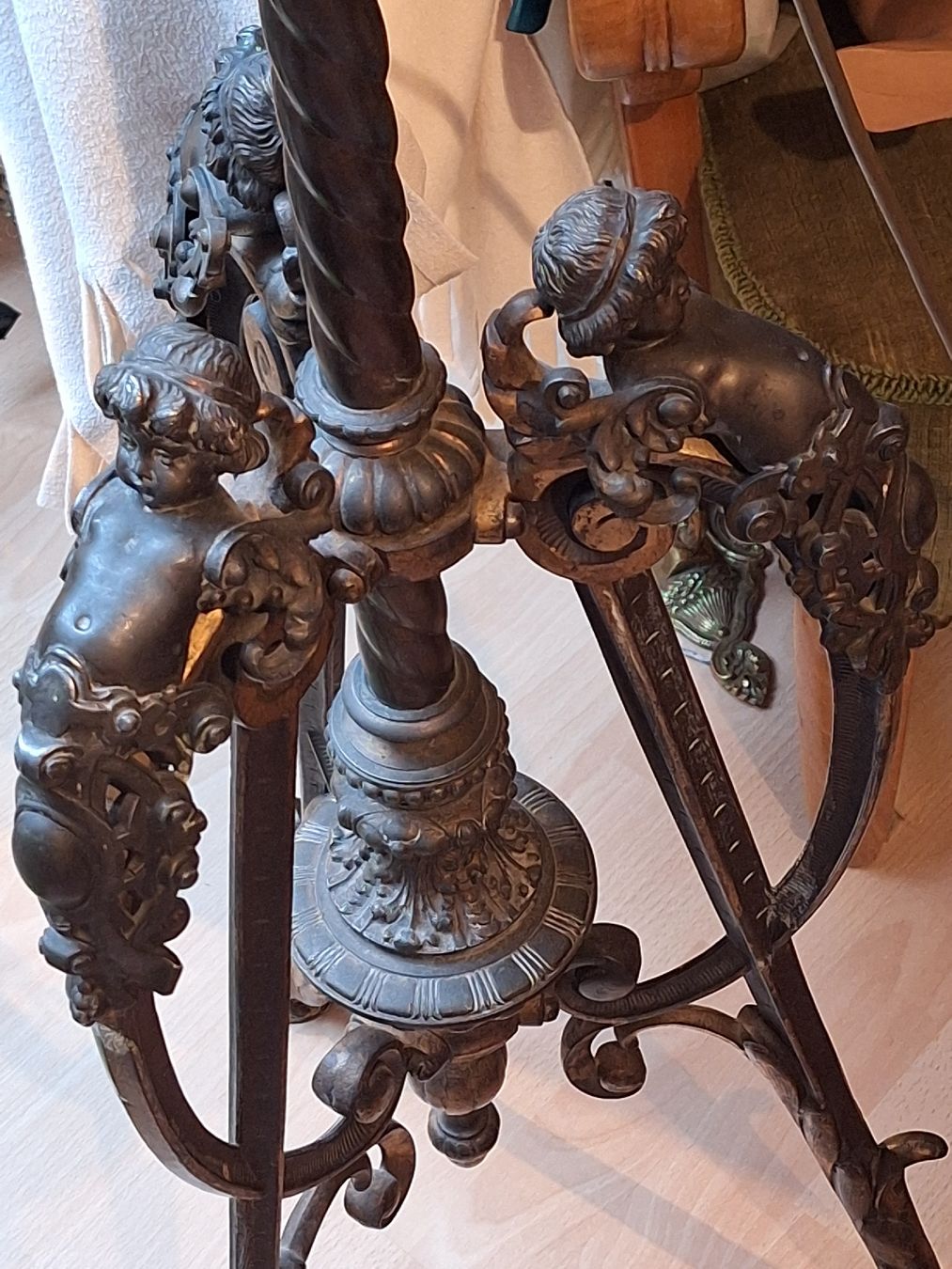 Lampade: Antike Empire/Napoleon Stehlampe – Usato da Rheinfelden venduto da Cleopatra2000 3