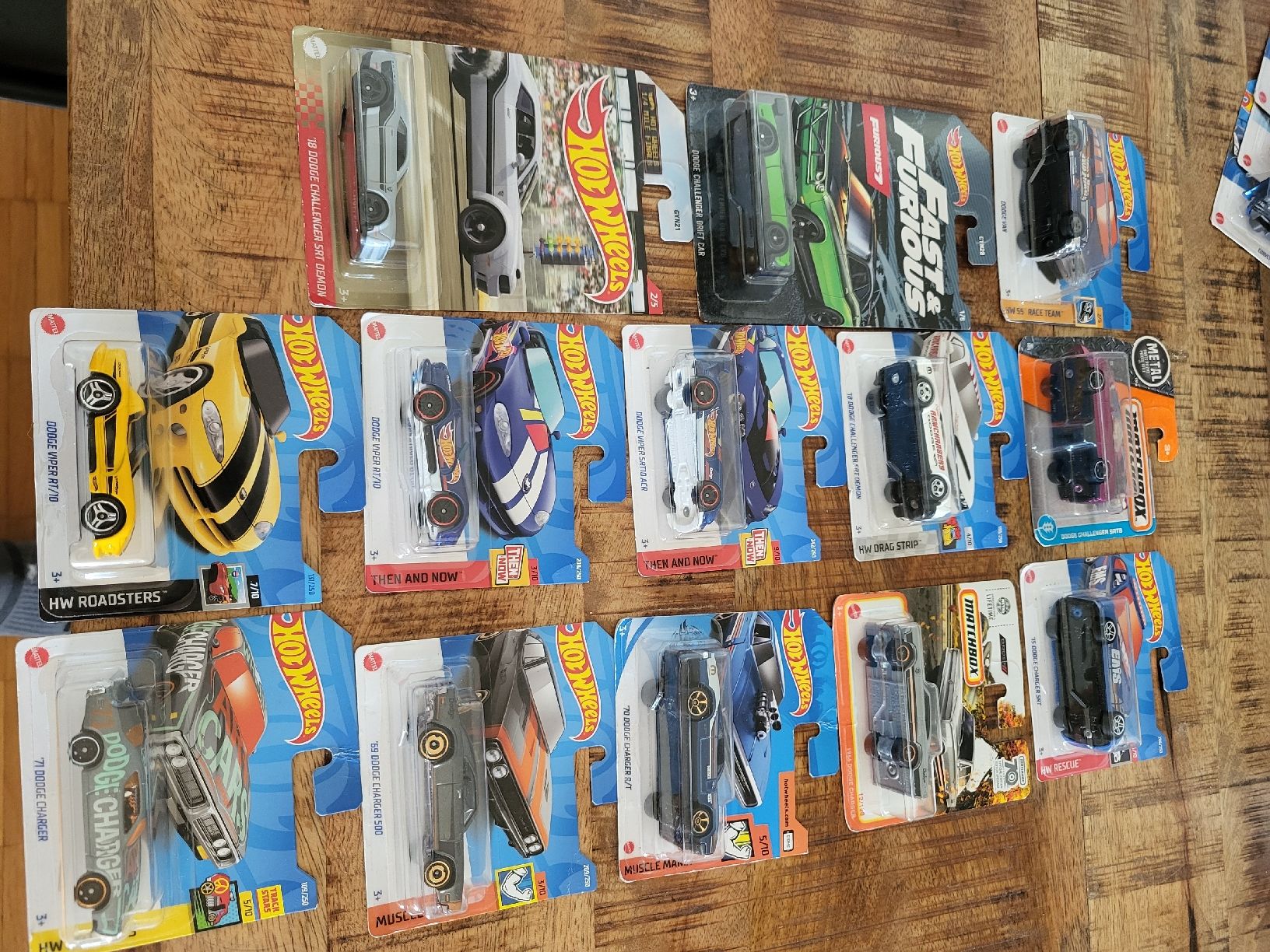 Hot Wheels Modellini d'auto: Hot Wheels Dodge Charger, Viper, Challanger – Nuovo e nell'imballaggio originale da Jona venduto da mjo_f5t2 2