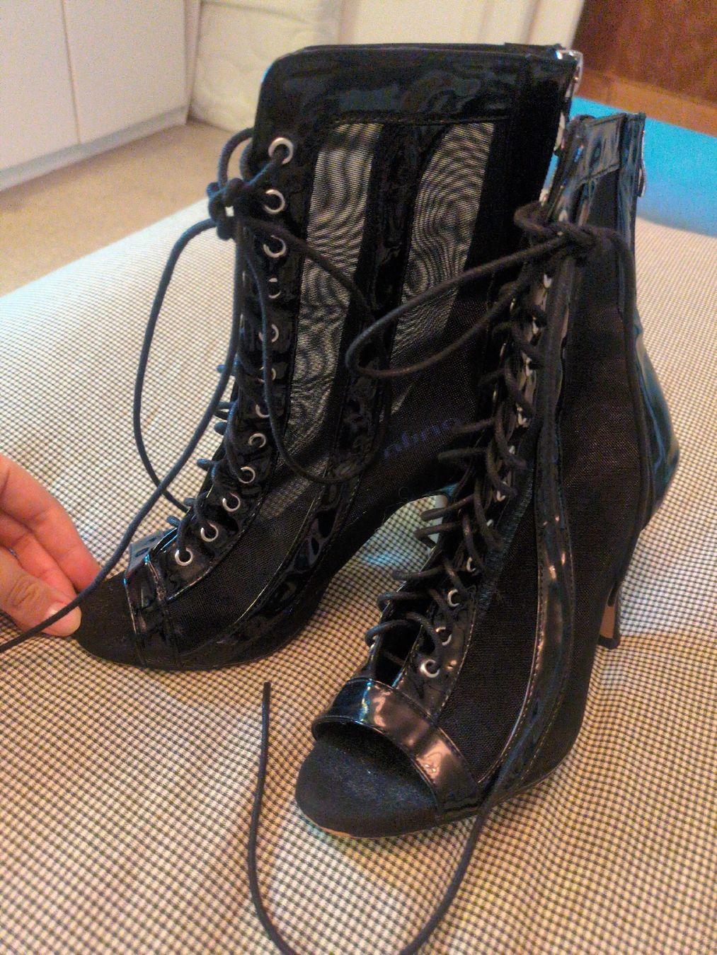 Scarpe da donna: Sexy Schnür-Stiefeletten Open Toe Dancing Heel – Usato da Zürich venduto da ellen_s