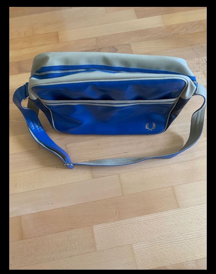 Fred Perry Borse: FRED PERRY Messenger Bag / Umhängetasche – Usato da Zürich venduto da Alpnach_ 1
