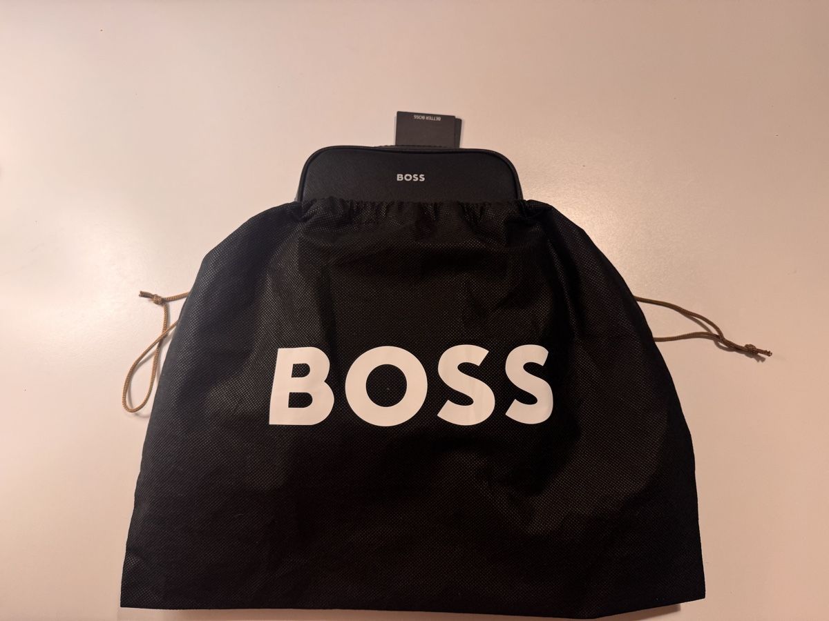 Hugo Boss Borse: Sacoche BOSS noir excellent état – Nuovo e nell'imballaggio originale da Epesses venduto da moh_k8bj 2