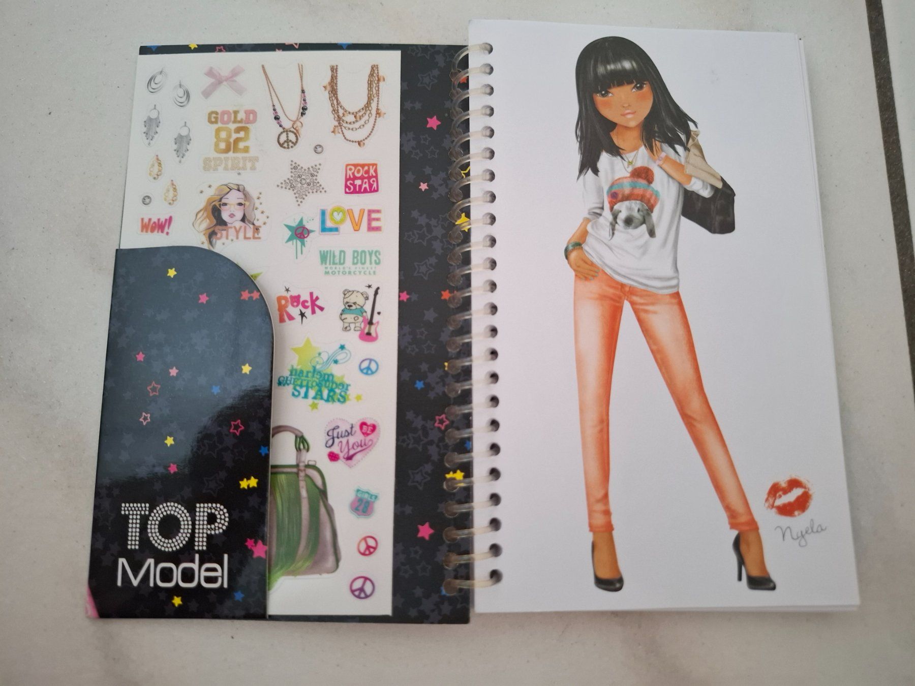 Blocchi: Topmodel Skizzenblock mit Stickern – Usato da Gunzwil venduto da 11G11 1