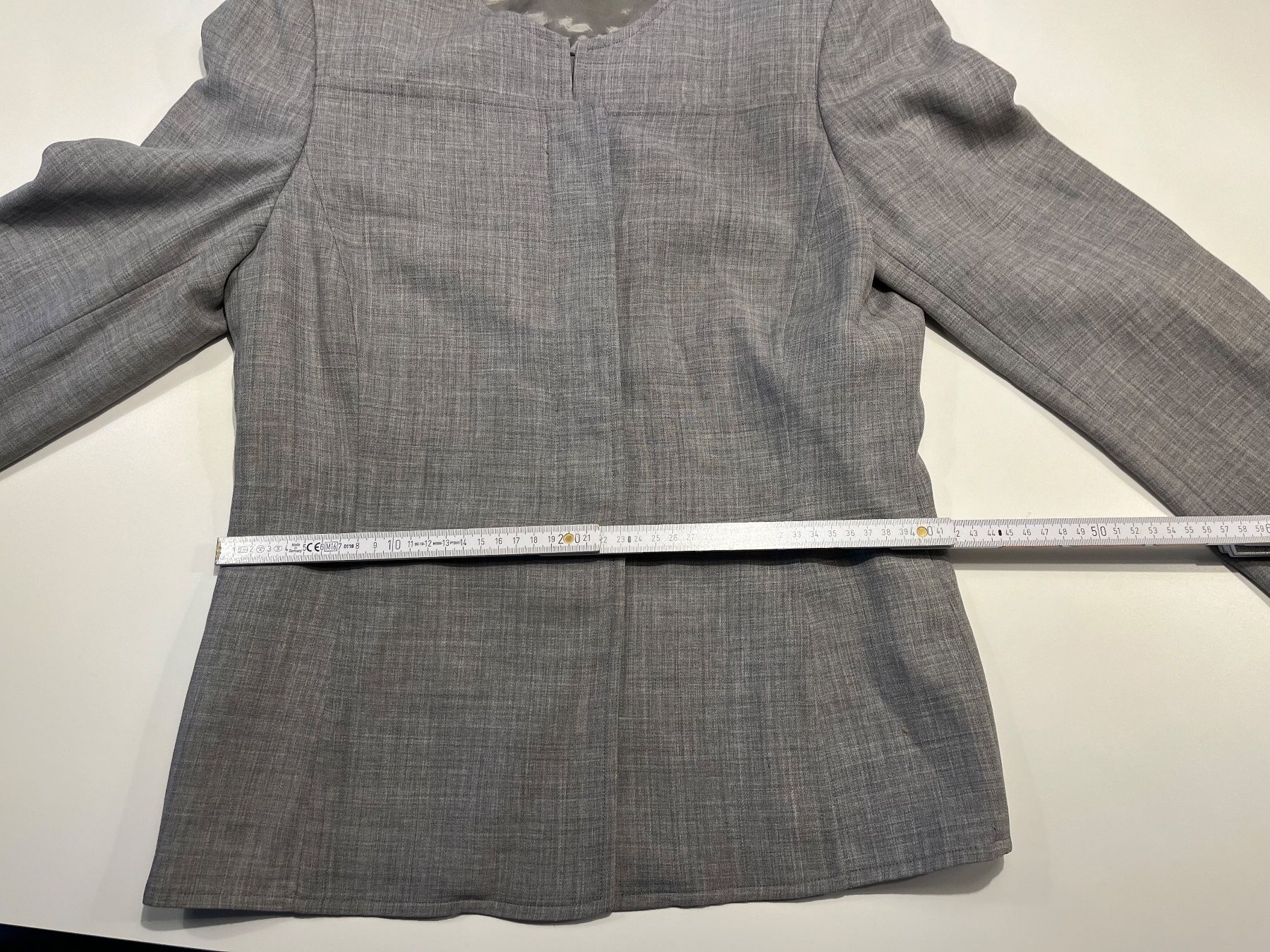 Akris Vestes: Akris Oberteil – D'occasion à Adetswil par dp9 1