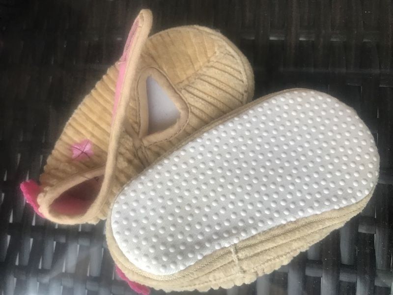 Scarpe per ragazze: Mädchen Hausschuhe 18 Krabbelschuhe – Usato da Bergdietikon venduto da antovale 1