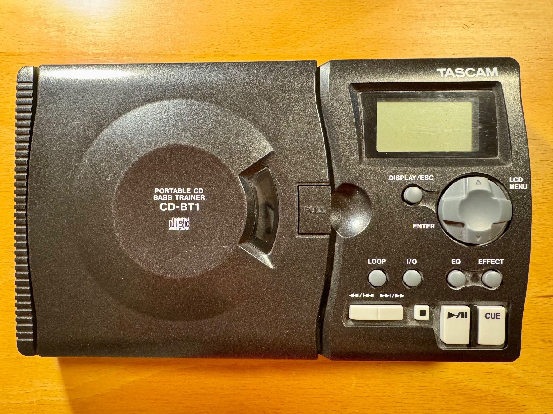 Tascam Tragbarer Mediaplayer: Tascam CD-BT2 Portable CD Bass Trainer – Gebraucht aus Nidau von cocodo