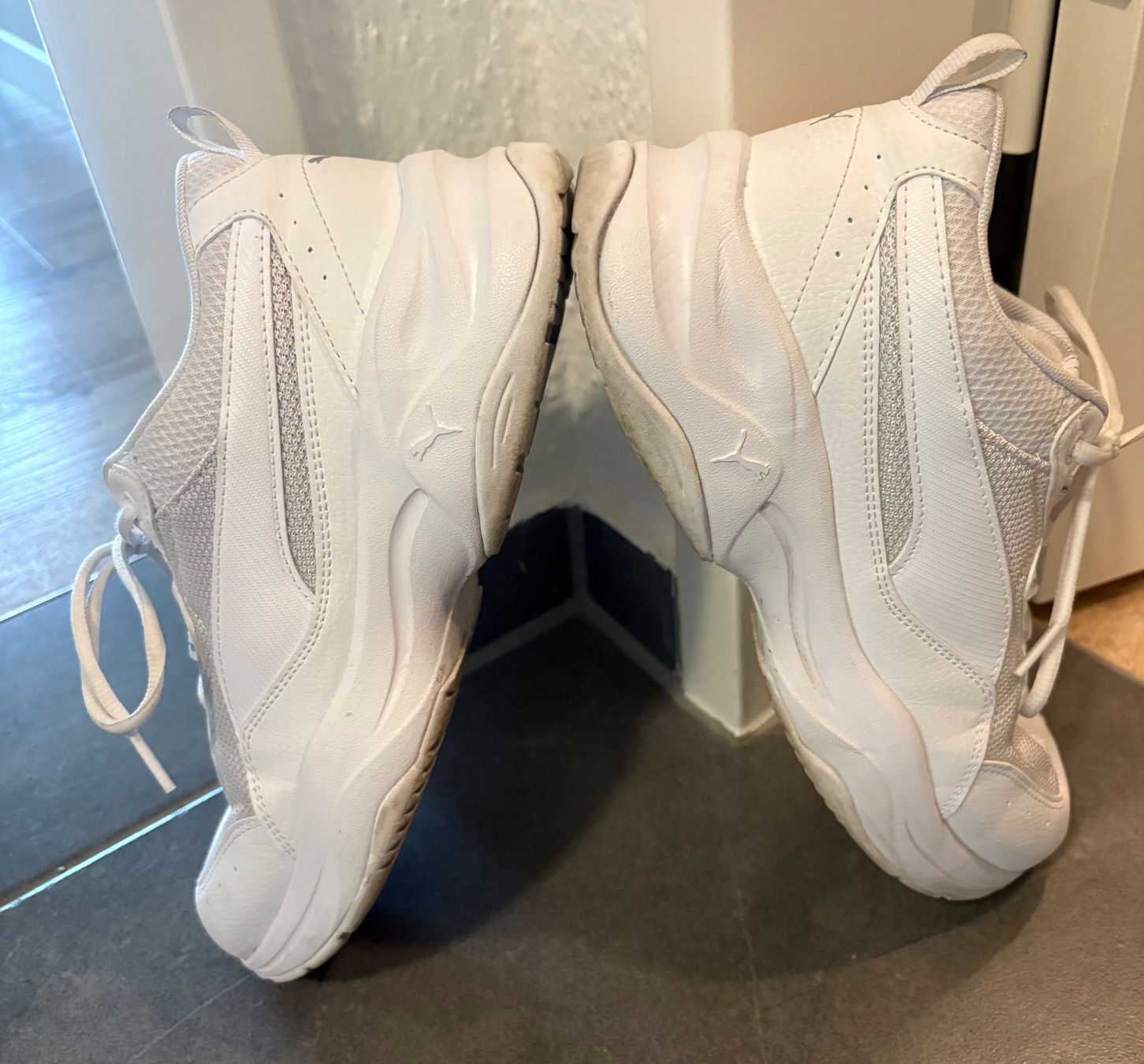 Puma Herrenschuhe: Puma Sneaker weiss – Gebraucht aus Küssnacht am Rigi von Wir-3 3