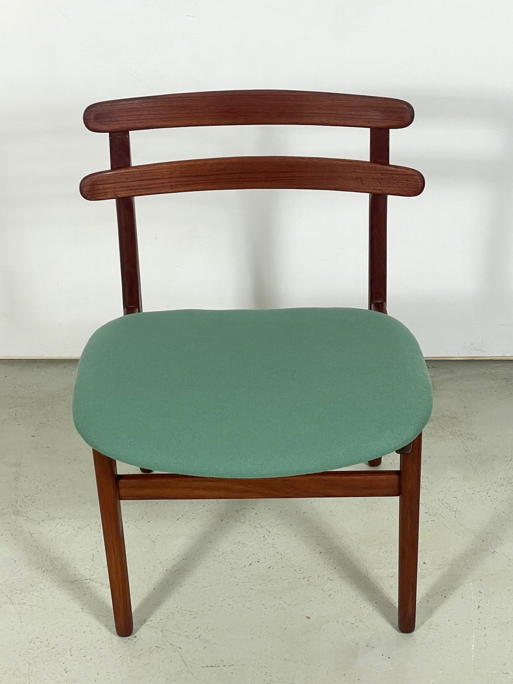 Sedie: 3x dänische Teak Stühle restauriert – Usato da Basel venduto da MidMod20C 3