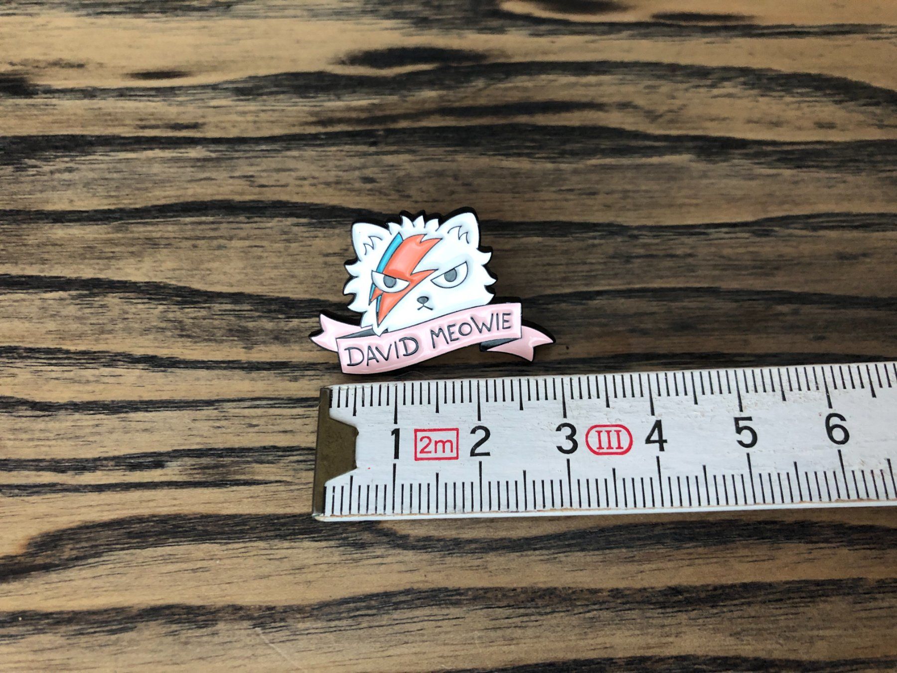 Placchette & Badge: Pin Anstecker Brosche Katze David Meowie – Nuovo e nell'imballaggio originale da Berg am Irchel venduto da Zweiti_Chance 1