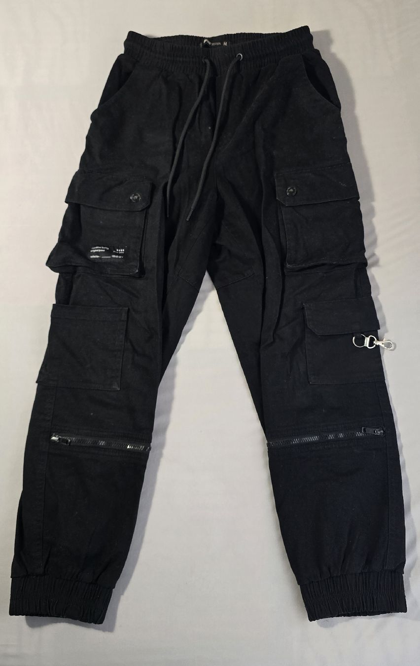 Pantalons: Schwarze Cargohose – D'occasion à Basel par gin_77cv